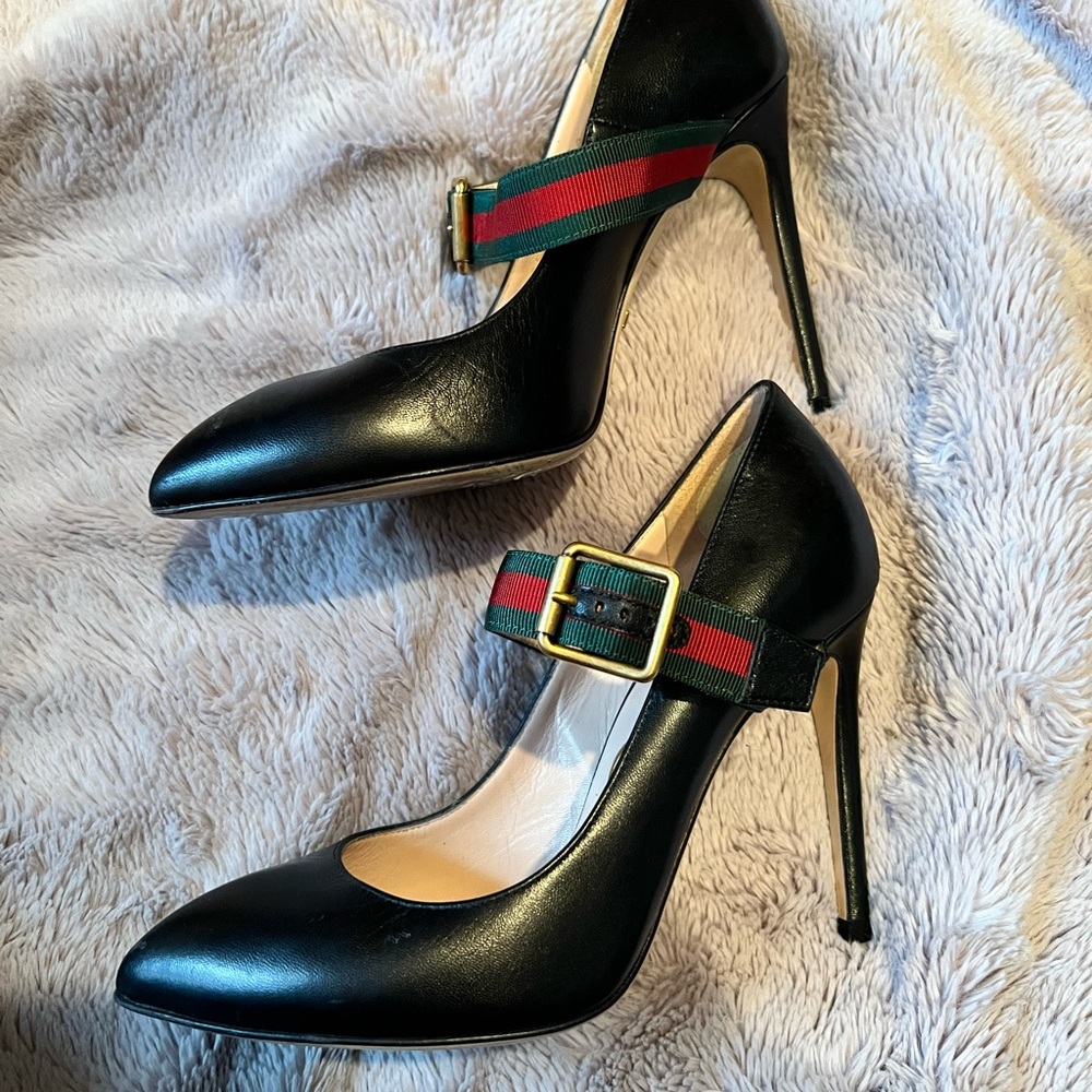 Pre-loved GUCCI pumps